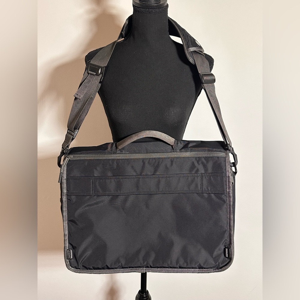 Timbuk2 Command Messenger Bag Black Crossbody Laptop San Francisco - Picture 2 of 7
